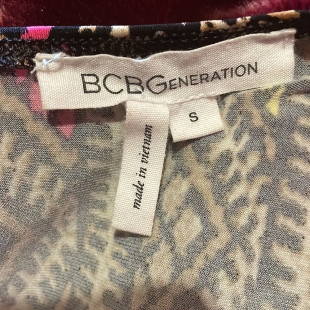 Bcbgeneration Abstract V-Neck Multicolored Patter… - image 7